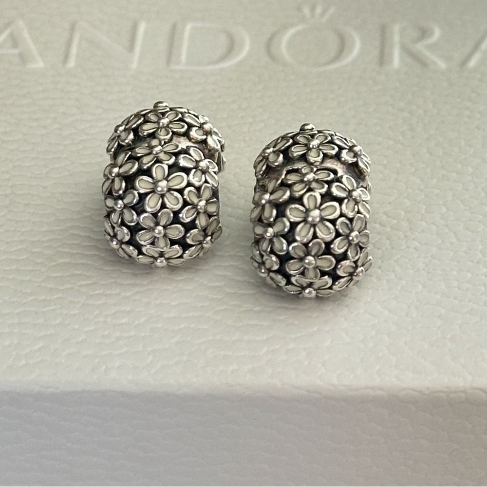 Pandora White Flower Clips